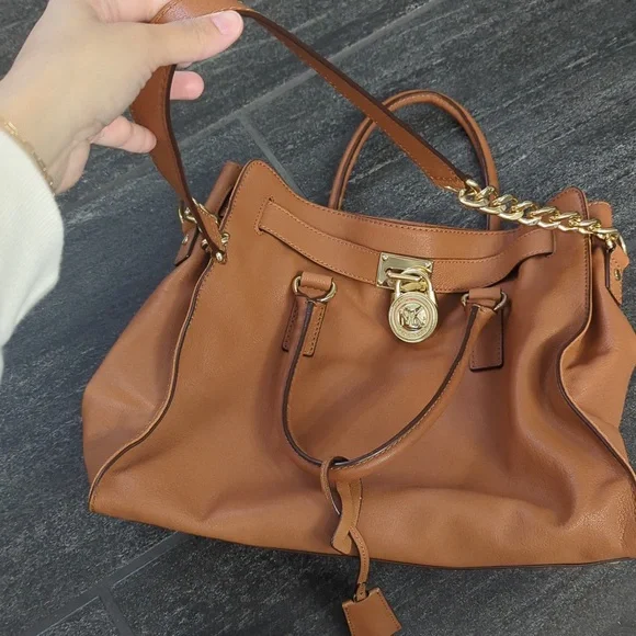 Michael kors purse - Picture 5 of 7